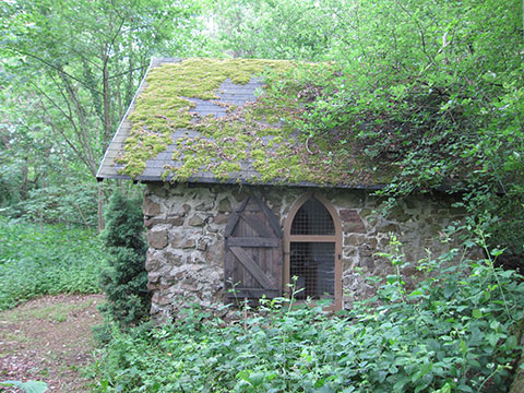 Chapelle dans les bois